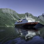 Der Hjorundfjord ist neu im Programm von Hurtigruten (Foto: Hurtigruten)