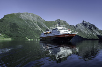 Der Hjorundfjord ist neu im Programm von Hurtigruten (Foto: Hurtigruten)