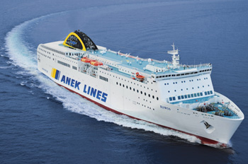 Die ELYROS bietet Raum für 1.874 Passagiere (Foto: Anek Lines)