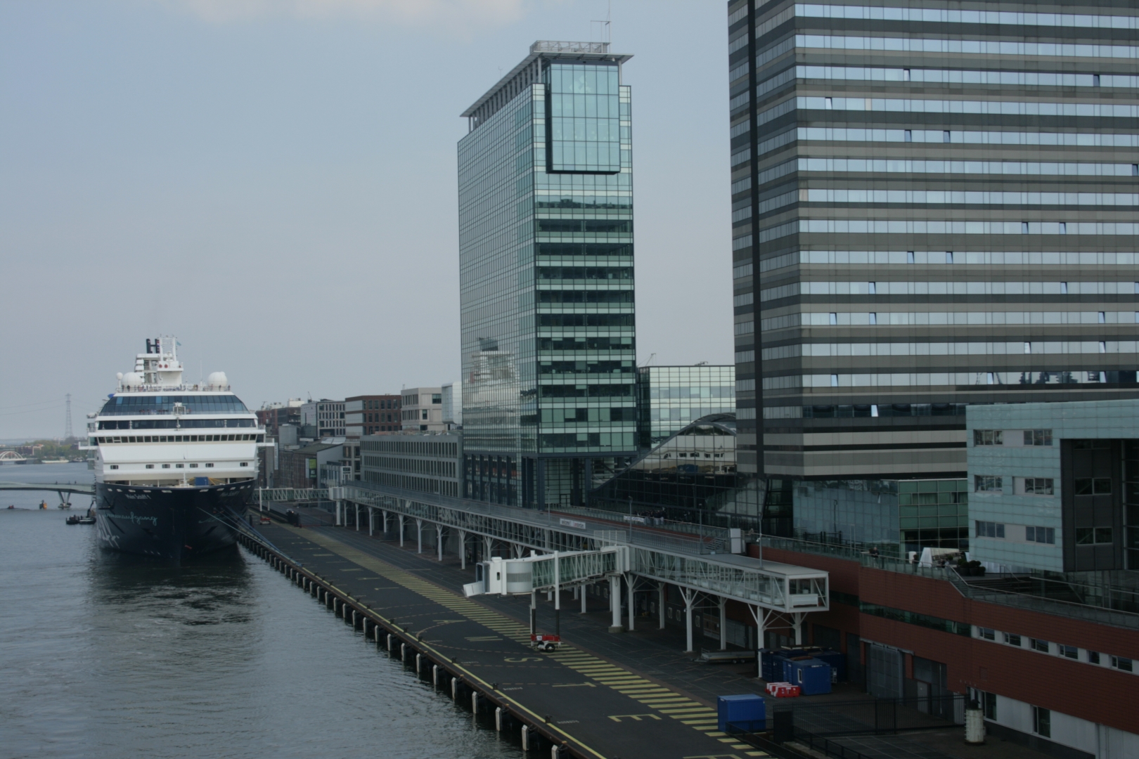 Immer mehr Reedereien verzichten auf Anläufe in Amsterdam.