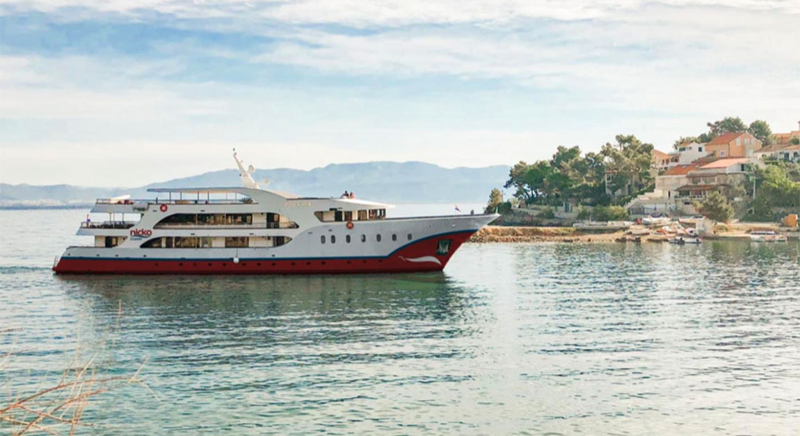 Die PRINCESS fährt für nicko cruises 2022 entlang der kroatischen Küste (Foto: nicko)